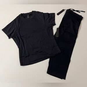 Nike x SKIMS NikeSKIMS Airy Baby Tee + Shine Drawcord Crop 17” Legging Set Black